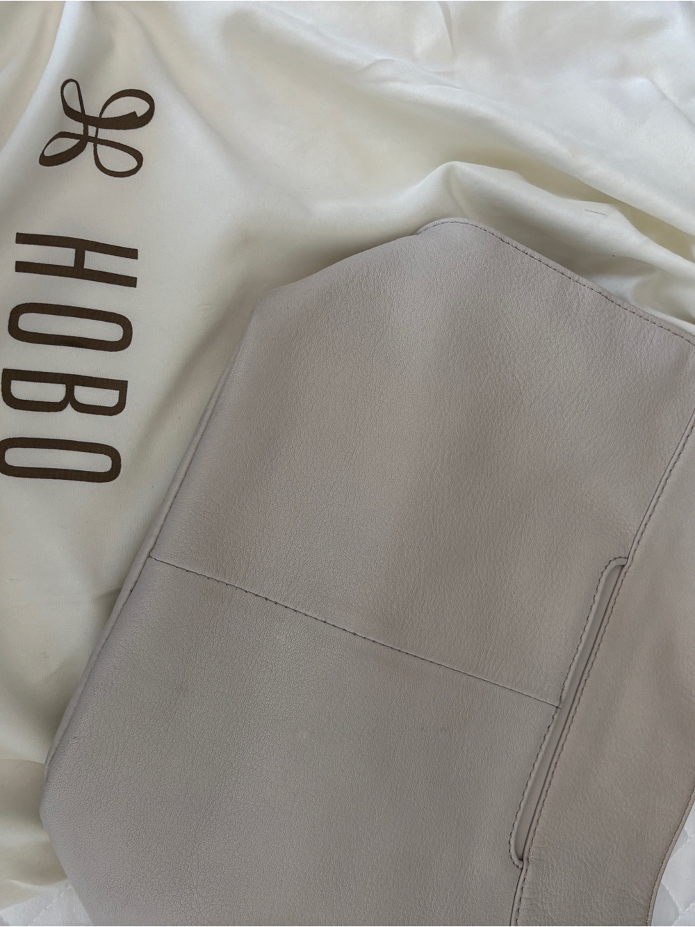 Hobo Brand Flare Bucket Bag. Cream Leather. Pebbled. Shoulder Bag - Picture 3 of 6